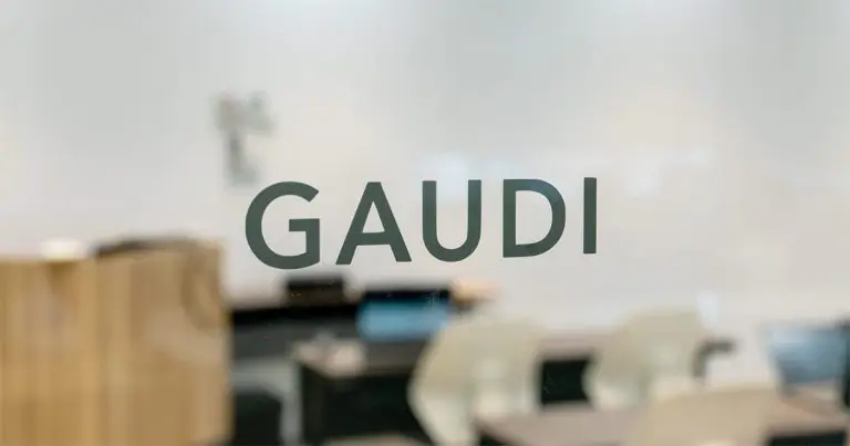BlueMeme社内にある会議室GAUDI