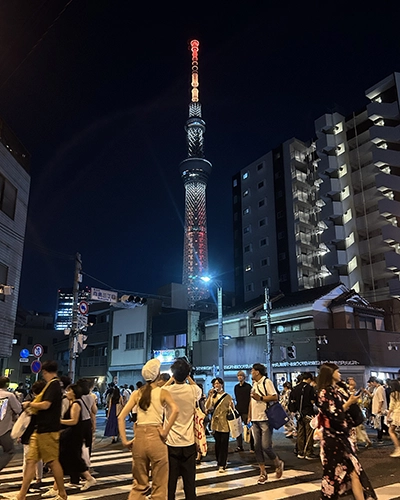 墨田川花火大会の帰り道の東京スカイツリー